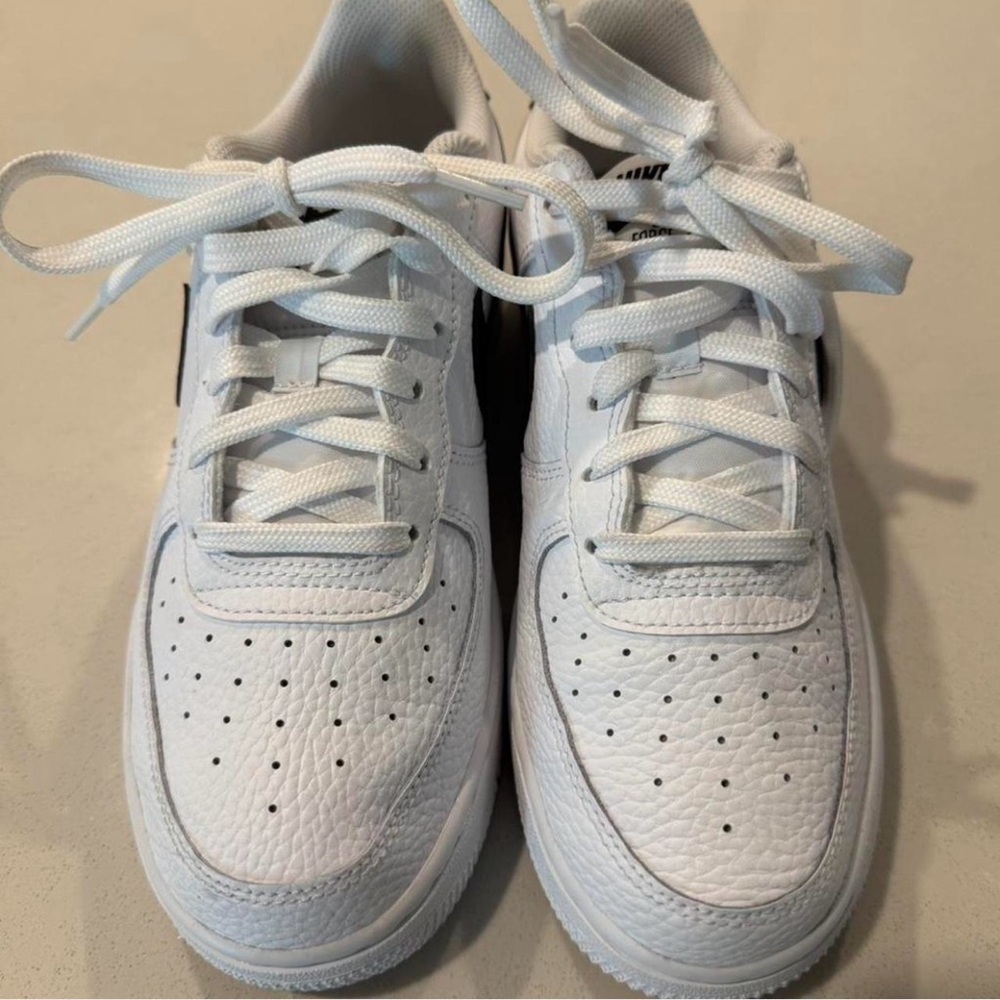 Nike Air Force 1 Big Kids Shoes White Black Size 5.5Y Good Condition-Per owned.